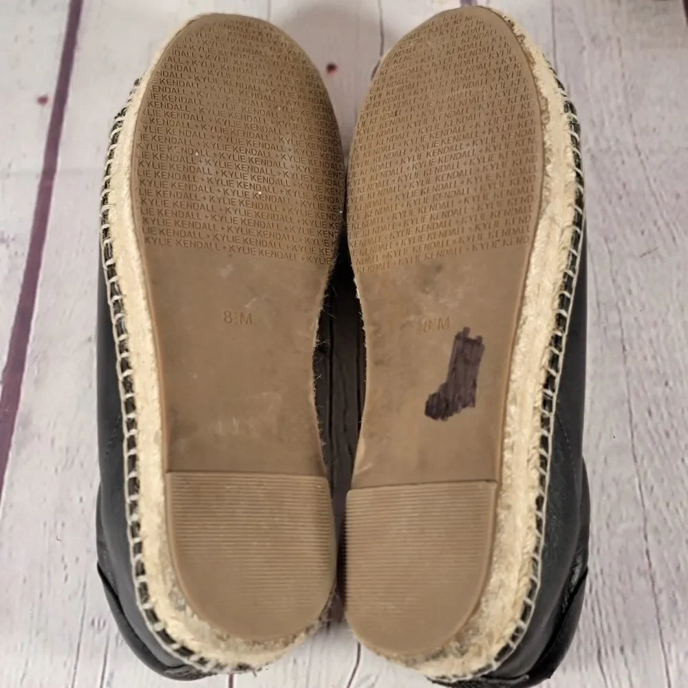 Kendall & Kylie sneaker style
